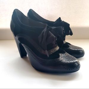 Levity Sacchi Oxford Lace Pump Black 8.5